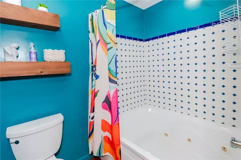 Bath - 2341 Shrine Rd, Springfield, OH 45502 photo 1 of 8
