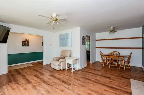 Living - 2341 Shrine Rd, Springfield, OH 45502 photo 3 of 5
