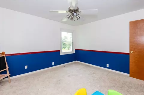 Bedroom - 2341 Shrine Rd, Springfield, OH 45502 photo 7 of 9