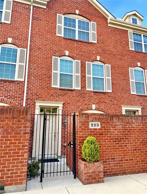 223 E 1st St, Dayton, OH 45402
