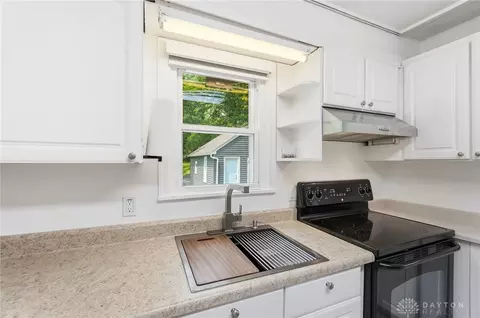Kitchen - 2775 S Limestone St, Springfield, OH 45505 photo 3 of 3