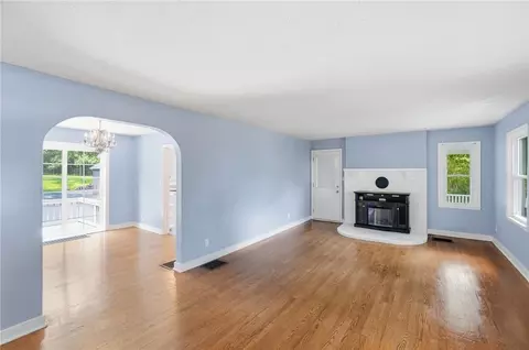 Living - 2775 S Limestone St, Springfield, OH 45505 photo 2 of 3