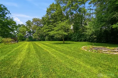 Exterior - 2775 S Limestone St, Springfield, OH 45505 photo 14 of 15