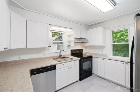Kitchen - 2775 S Limestone St, Springfield, OH 45505 photo 1 of 3