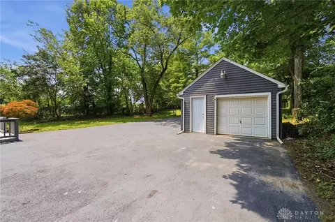 Exterior - 2775 S Limestone St, Springfield, OH 45505 photo 11 of 15