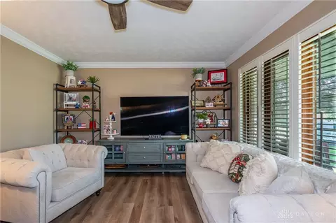 Living - 2244 Manhattan Blvd, Springfield, OH 45504 photo 2 of 3