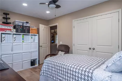 Bedroom - 2244 Manhattan Blvd, Springfield, OH 45504 photo 4 of 4
