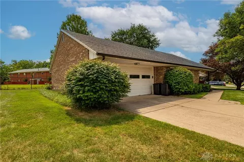 Exterior - 2244 Manhattan Blvd, Springfield, OH 45504 photo 3 of 9