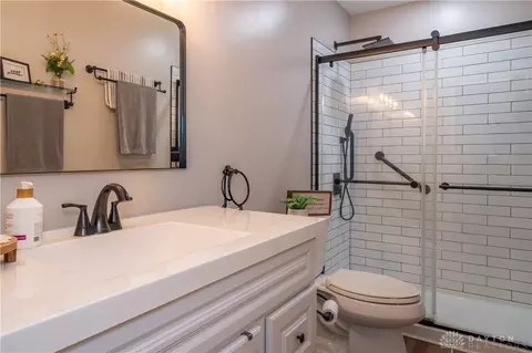 Bath - 2244 Manhattan Blvd, Springfield, OH 45504 photo 2 of 4