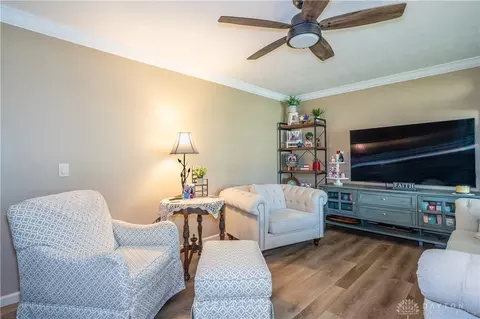 Living - 2244 Manhattan Blvd, Springfield, OH 45504 photo 3 of 3