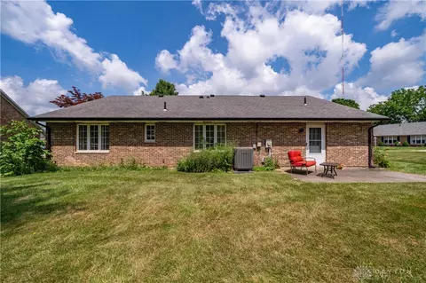 Exterior - 2244 Manhattan Blvd, Springfield, OH 45504 photo 6 of 9