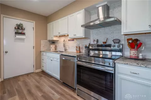 Kitchen - 2244 Manhattan Blvd, Springfield, OH 45504 photo 4 of 8