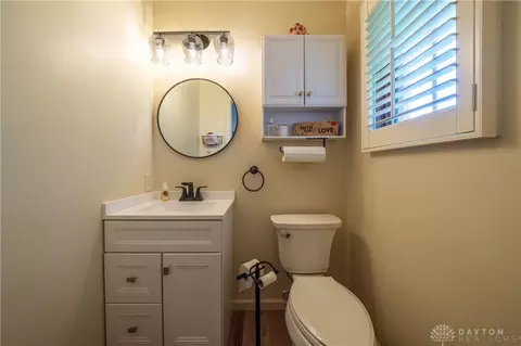 Bath - 2244 Manhattan Blvd, Springfield, OH 45504 photo 1 of 4