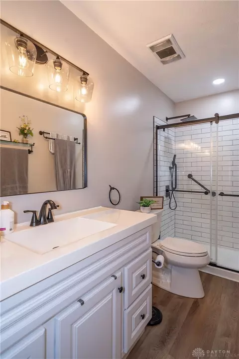Bath - 2244 Manhattan Blvd, Springfield, OH 45504 photo 3 of 4