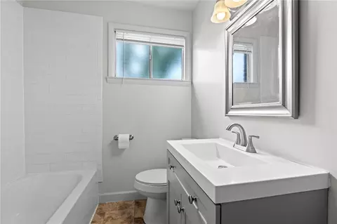 Bath - 2902 Armen Ave, Kettering, OH 45432 photo 2 of 3