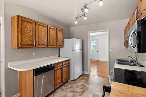 Kitchen - 2902 Armen Ave, Kettering, OH 45432 photo 2 of 3