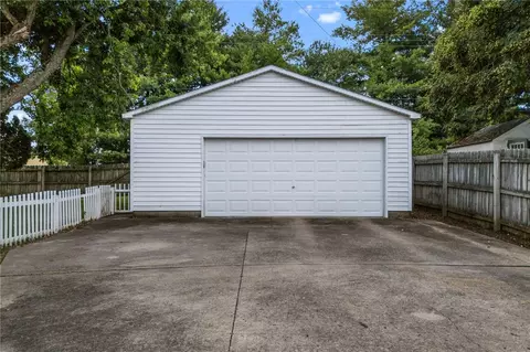 Exterior - 2902 Armen Ave, Kettering, OH 45432 photo 5 of 12