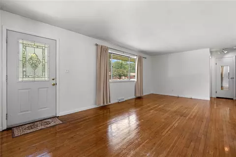 Living - 2902 Armen Ave, Kettering, OH 45432 photo 2 of 6