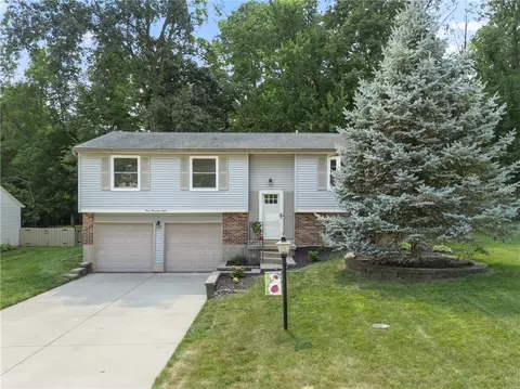 4008 Willow Run Dr, Beavercreek, OH 45430
