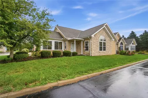 2690 Prestwick Village Cir, Springfield, OH 45503