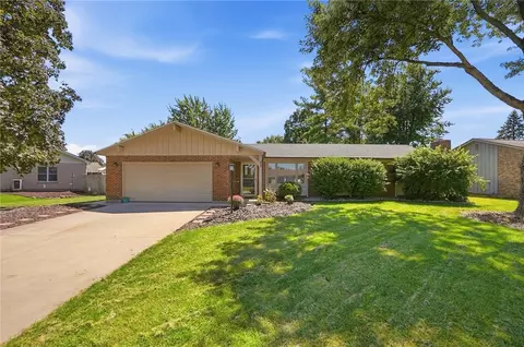300 Woodlawn Dr, Tipp City, OH 45371
