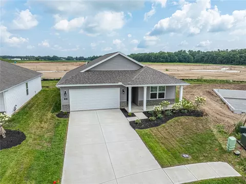 305 Lightfoot Ct, New Carlisle, OH 45344
