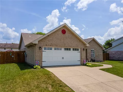 8808 Deer Chase Dr, Huber Heights, OH 45424