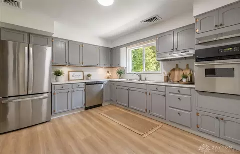 Kitchen - 885 Big Hill Rd, Kettering, OH 45419 photo 1 of 4