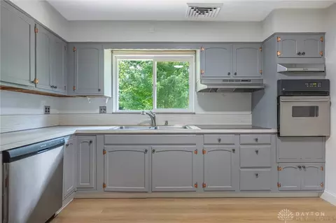 Kitchen - 885 Big Hill Rd, Kettering, OH 45419 photo 3 of 4
