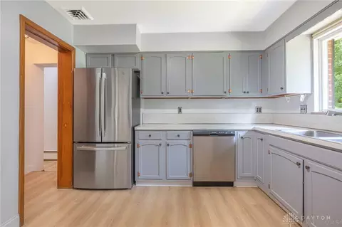 Kitchen - 885 Big Hill Rd, Kettering, OH 45419 photo 2 of 4