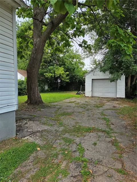 Exterior - 445 E Siebenthaler Ave, Dayton, OH 45405 photo 2 of 4