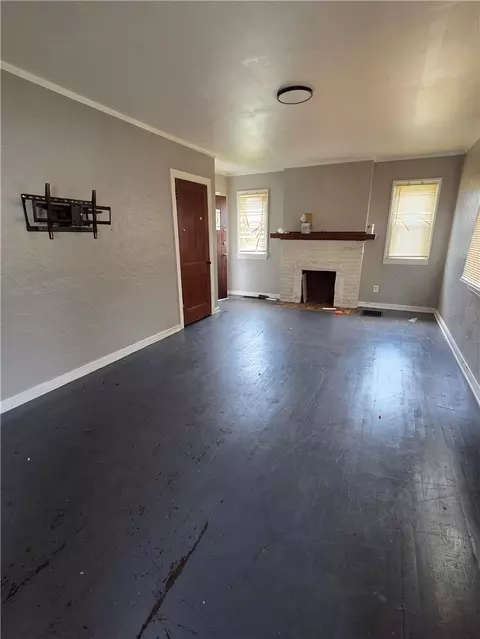 Living - 445 E Siebenthaler Ave, Dayton, OH 45405 photo 2 of 3