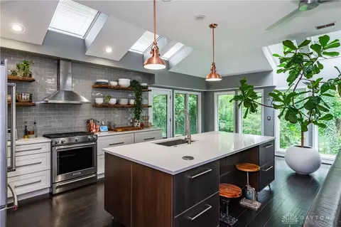 Kitchen - 1260 Brooklands Rd, Kettering, OH 45409 photo 5 of 13