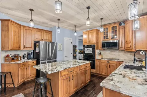 Kitchen - 9382 Oak Brook Dr, Centerville, OH 45458 photo 1 of 5