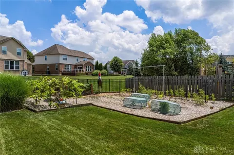 Exterior - 9382 Oak Brook Dr, Centerville, OH 45458 photo 8 of 9