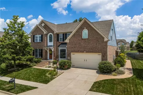 Exterior - 9382 Oak Brook Dr, Centerville, OH 45458 photo 2 of 9