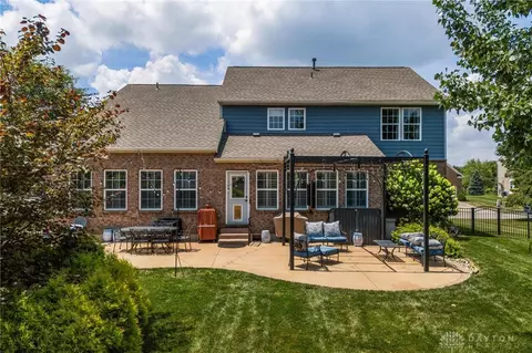 Exterior - 9382 Oak Brook Dr, Centerville, OH 45458 photo 6 of 9