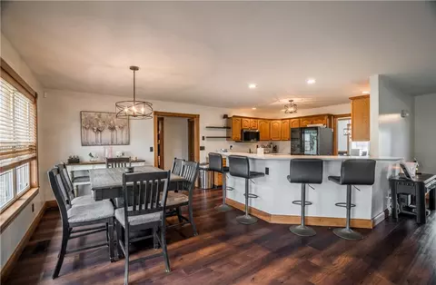 Dining - 815 W Eva Cir, Springfield, OH 45504 photo 3 of 3