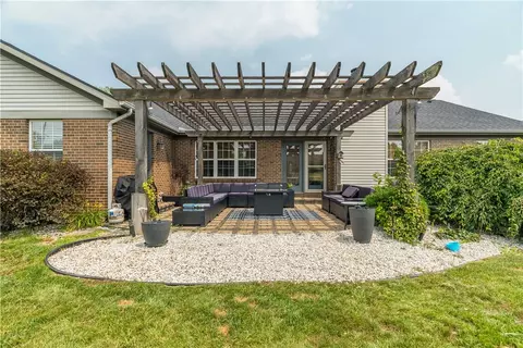 Exterior - 815 W Eva Cir, Springfield, OH 45504 photo 6 of 7
