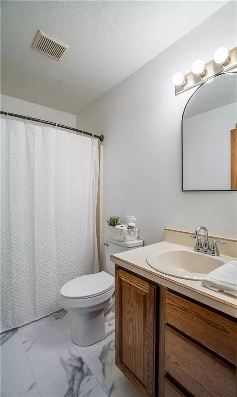 Bath - 815 W Eva Cir, Springfield, OH 45504 photo 2 of 3