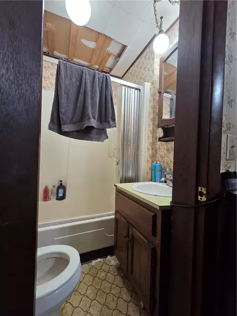 Bath - 224 E Wayne St, Celina, OH 45822 photo 2 of 3