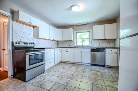 Kitchen - 2901 Oakley Ave, Kettering, OH 45419 photo 1 of 2