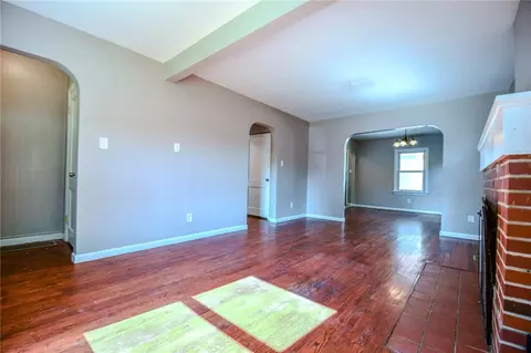 Living - 2901 Oakley Ave, Kettering, OH 45419 photo 2 of 5