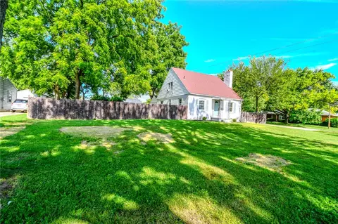 Exterior - 2901 Oakley Ave, Kettering, OH 45419 photo 3 of 11