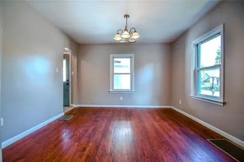 Living - 2901 Oakley Ave, Kettering, OH 45419 photo 4 of 5