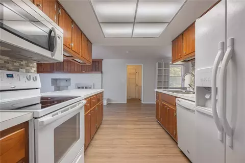 Kitchen - 2394 E Rahn Rd, Kettering, OH 45440 photo 4 of 4