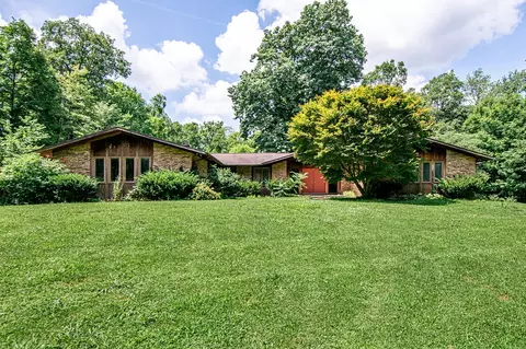 615 Rising Hill Dr, Xenia, OH 45385