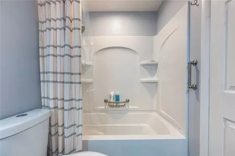 Bath - 5375 Marshall Rd, Centerville, OH 45429 photo 3 of 4