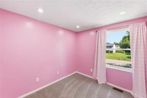 Bedroom - 487 Brunswick Dr, Forest Park, OH 45240 photo 6 of 9