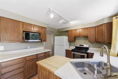 Kitchen - 487 Brunswick Dr, Forest Park, OH 45240 photo 1 of 2